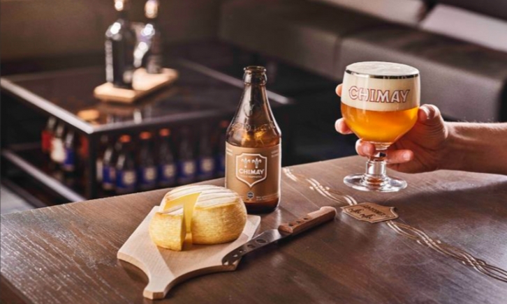 Chimay Goud in de hand